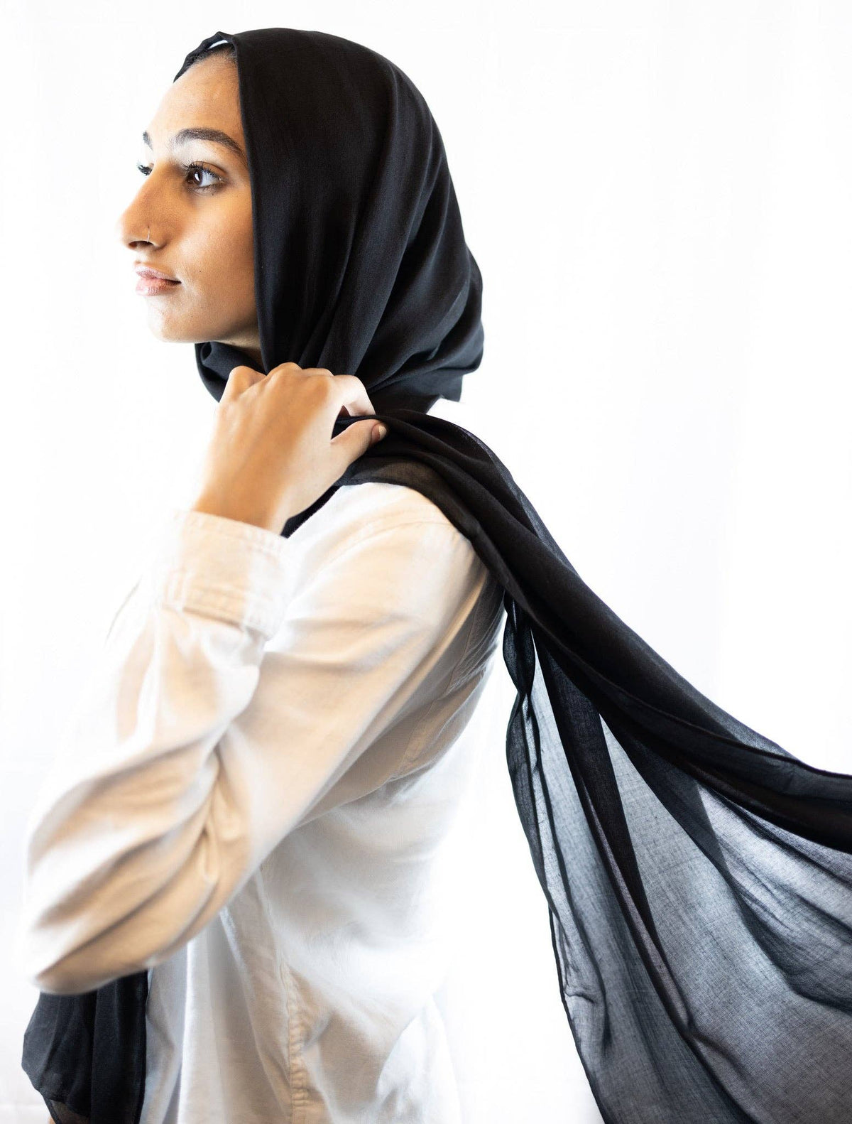 The Essential Noir Modal Hijab